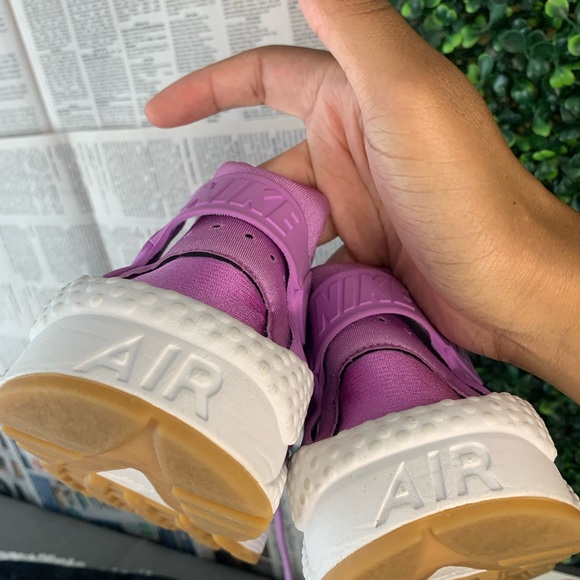 Nike, huaraches. Purple and from Foot Locker. - Picture 3 of 3